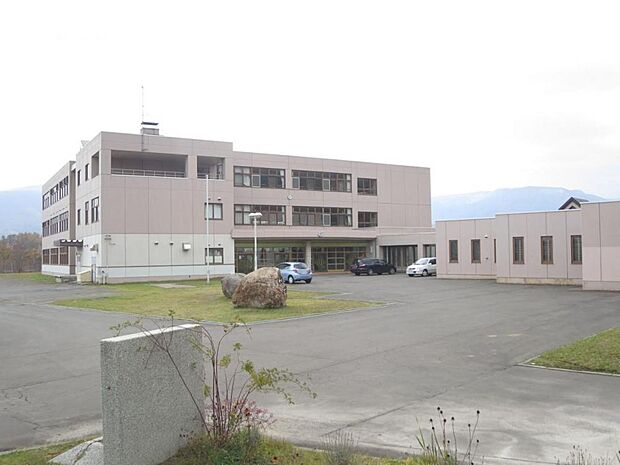 【周辺環境】『小樽市立望洋台中学校』まで約250ｍ、徒歩約4分。