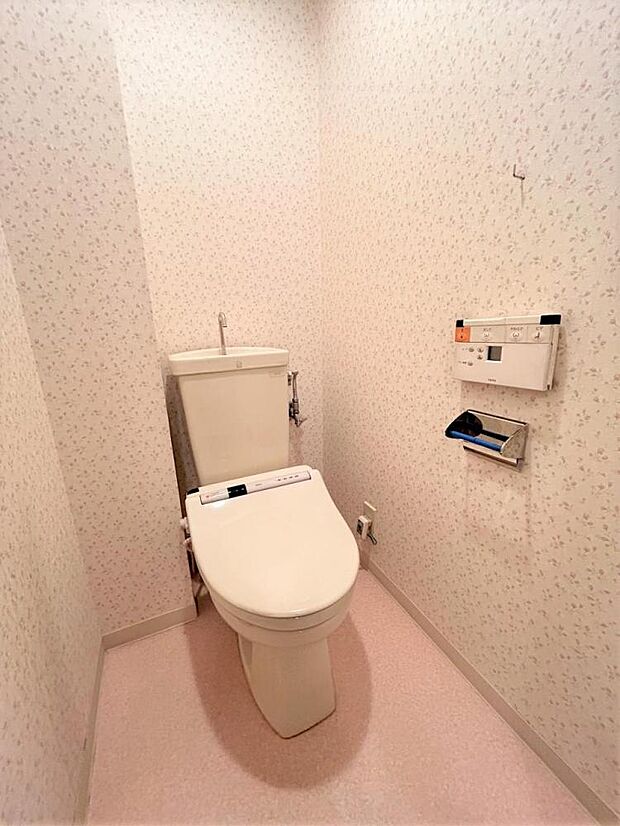 【期間限定現況販売＿トイレ】温水洗浄付きのトイレです。