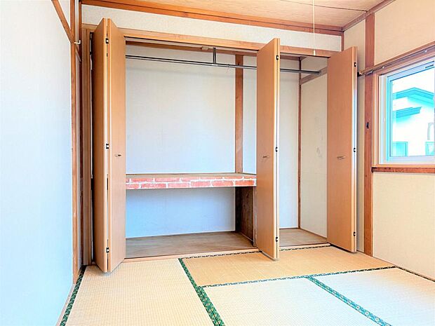 【リフォーム前】2階和室→洋室の収納はクリーニングを行います。お部屋がすっきり見えますね。