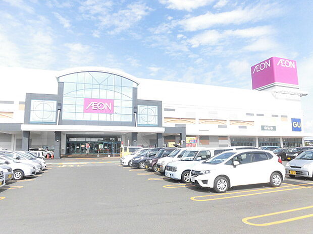 【イオン釧路昭和店】車で4分（約1300ｍ）近くに大型のショッピングモールがあると何かと便利ですよね。