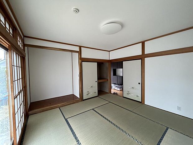 【リフォーム済】1階和室8畳は、畳表替、天井・壁のクロスを張替えしました。