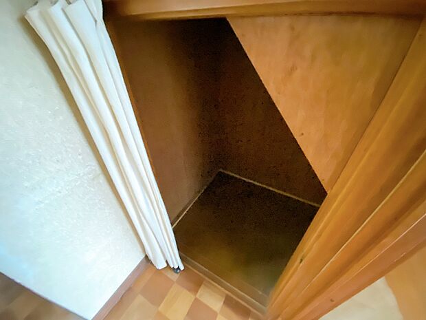 【リフォーム中】階段下収納です。トイレの収納に生まれ変わります。