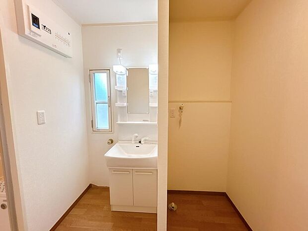 【リフォーム済】洗面所の写真です。廊下とキッチンだった部分が新たに生まれ変わりました。
