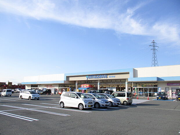 【周辺環境/スーパー】ヤマザワ堀川町店様まで900ｍ(徒歩12分)お散歩ついでにお買い物ができる距離です。