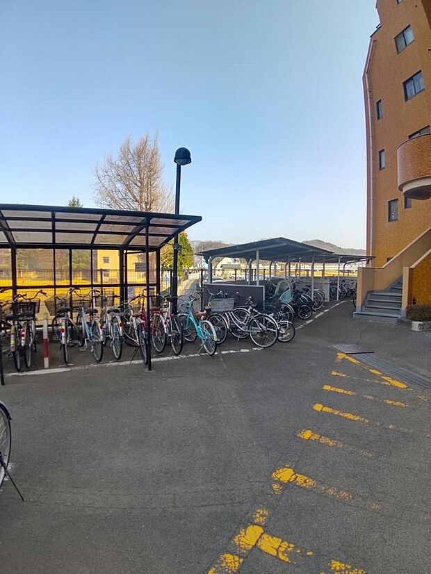 【共有部】駐輪場です。ご家族皆さんの自転車を駐輪できるスペースがあります。