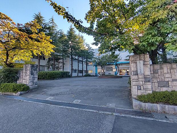 新潟市立白新中学校まで約1.5km（徒歩約19分）徒歩圏内にあるのは安心ですね。