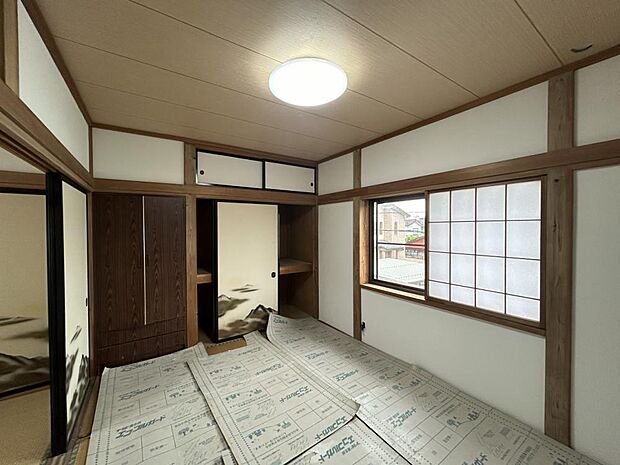 【リフォーム中】2階北西側和室を撮影しました。壁、天井クロス張替え、クリーニングを行います。