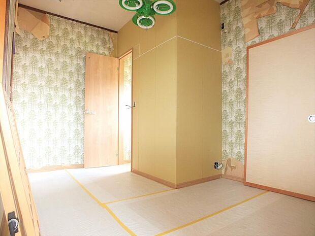 【リフォーム中】3階6帖の洋室は、オープンホールとして生まれ変わります。また、3階にもトイレを新設します。