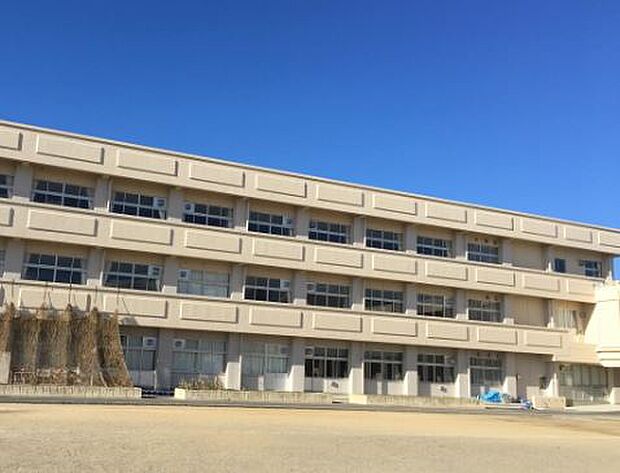 諏訪小学校まで500ｍ（徒歩7分）