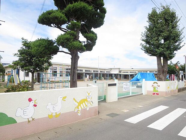 須和間幼稚園まで徒歩15分（1.2km）。幼稚園が近いと朝夕の忙しいときに送り迎えがしやすくらくですね。