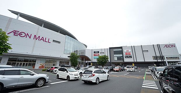 イオンモール高崎店様まで8.4ｋｍ（車約16分）です。大型ショッピングセンターがあると週末のお買い物などに便利ですね。