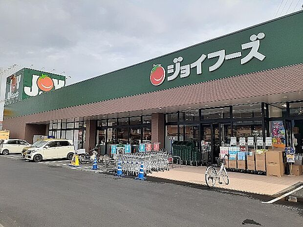 【周辺施設/スーパー】ジョイフーズ高崎上佐野店様まで750ｍ（徒歩約9分）です。24時間営業のスーパーがあると急なお買い物でも安心ですね。