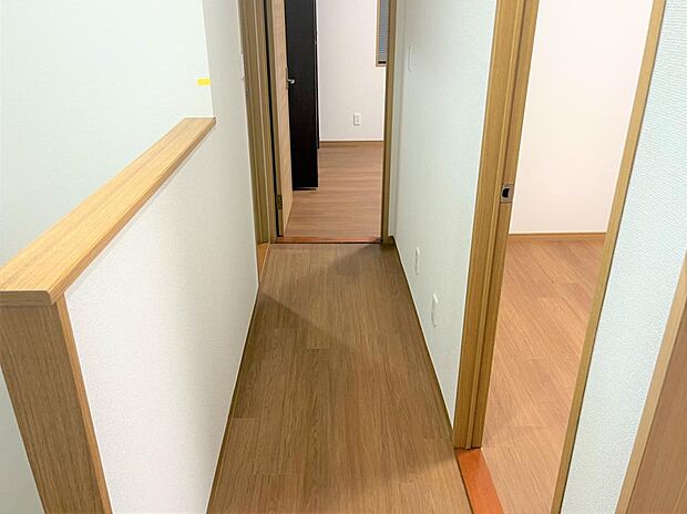 2階4.5畳洋室　床フロアタイル重ね張り、クロス張替え
