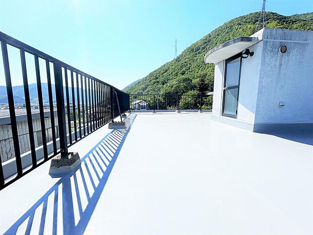 5/25更新【屋上からの眺望】屋上は防水塗装工事を実施しました。