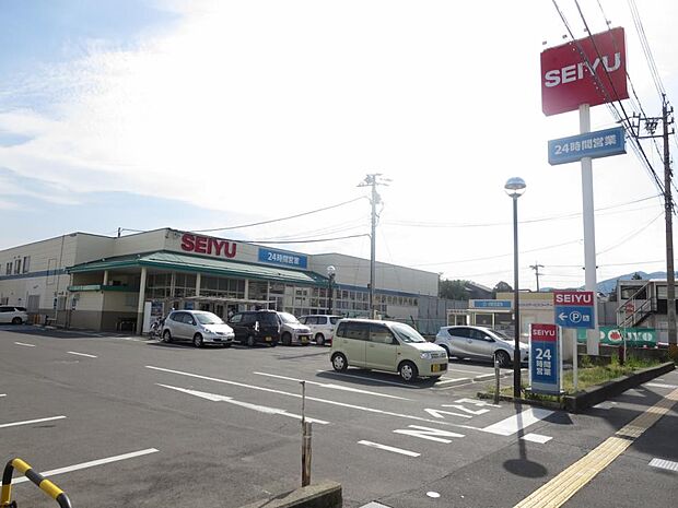 【周辺環境】西友高田店まで約500ｍです。日々のお買い物にも困りませんね。