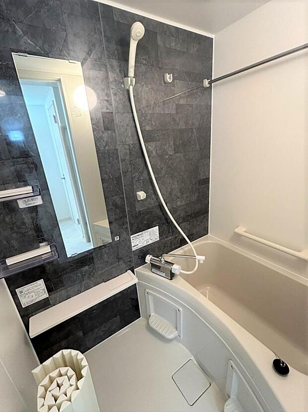 【リフォーム済・ユニットバス】浴室はハウステック社製のユニットバスに新品交換致しました。毎日浸かるお風呂は新品だと嬉しいですね。