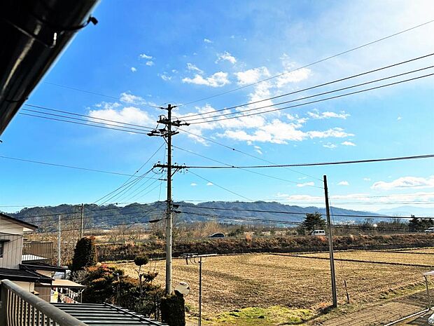 【眺望】バルコニーからの眺望です。高い建物がないため天気が良い日は筑摩山地を望むことができます。