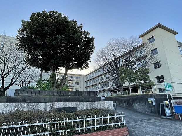【中学校】静岡市立観山中学校まで約3100m（徒歩約39分、車約8分）です。通学が体力トレーニングになりますね。