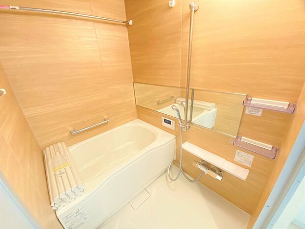 【リフォーム後/浴室】浴室はハウステック製の新品のユニットバスに交換しました。約1.2ｍ×約1.6ｍの浴室です。新品のお風呂で1日の疲れをゆっくり癒すことができますよ。