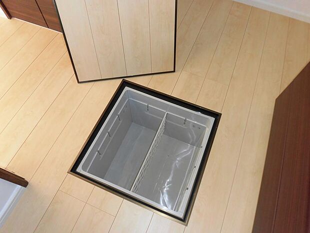 【同仕様写真/設備】キッチンには床下収納を設置予定。収納スペースが広がります。