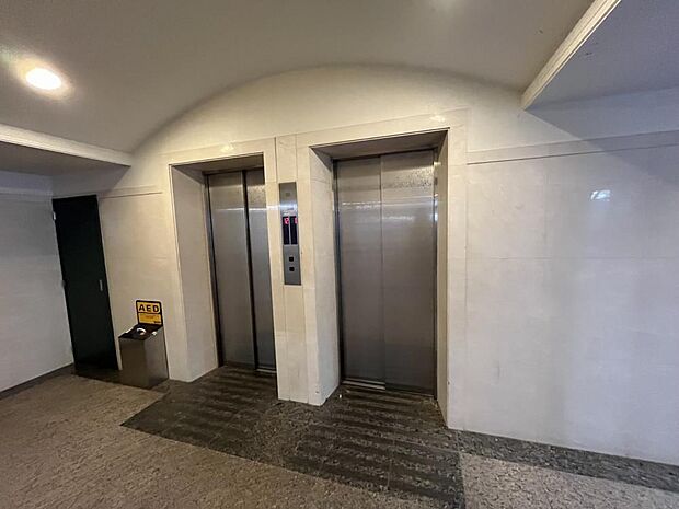 【エレベーター】エレベーターは2機ございます。朝夕の混みあう時間も待ち時間が少なく済みそうです。