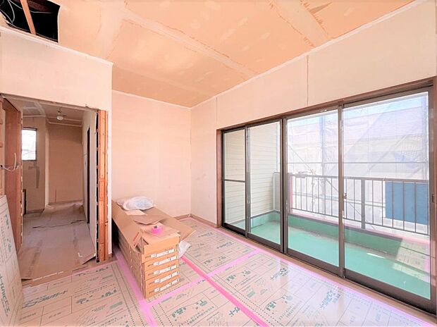 【リフォーム中／2階東洋室】2階の東洋室は建具交換、フローリング張り、クロス貼替えを行います。子供部屋や主寝室にいかがでしょうか。（5/3撮影）