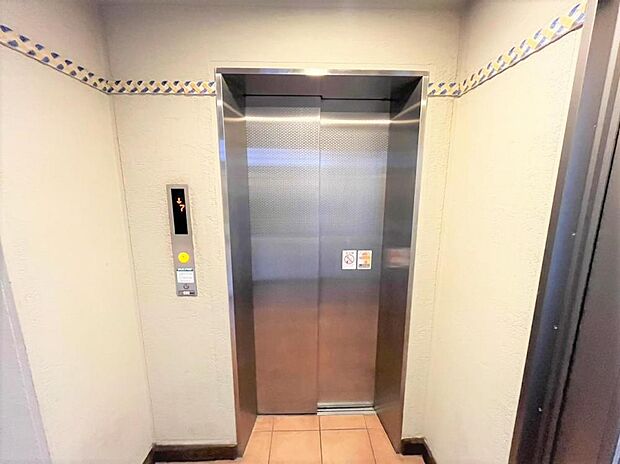 【エレベーター】普段の生活はもちろん、重い荷物を運ぶときにも便利ですね。