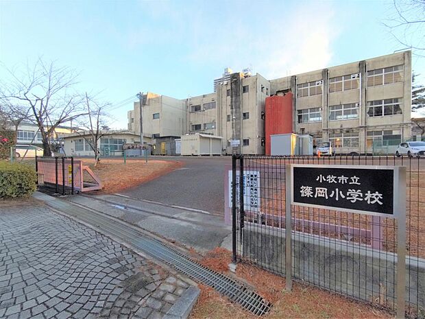 【周辺】篠岡小学校まで約450ｍ（徒歩約6分）。徒歩6分で行けるので通学時の心配が少なく済みますね。