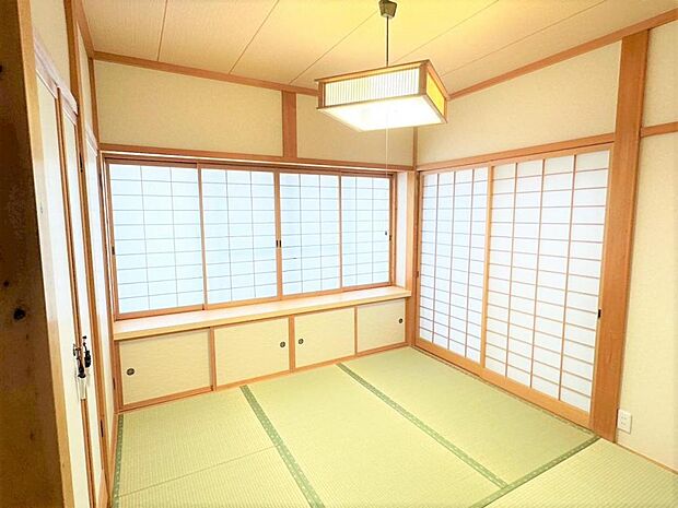 【リフォーム済】1階東側和室写真です。天井・壁はクロス張替え、畳は表替えを行いました。