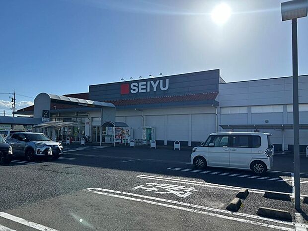 【スーパー】西友華陽店まで150m（徒歩約2分）。スーパーが近いと、気軽に立ち寄れて便利ですね。