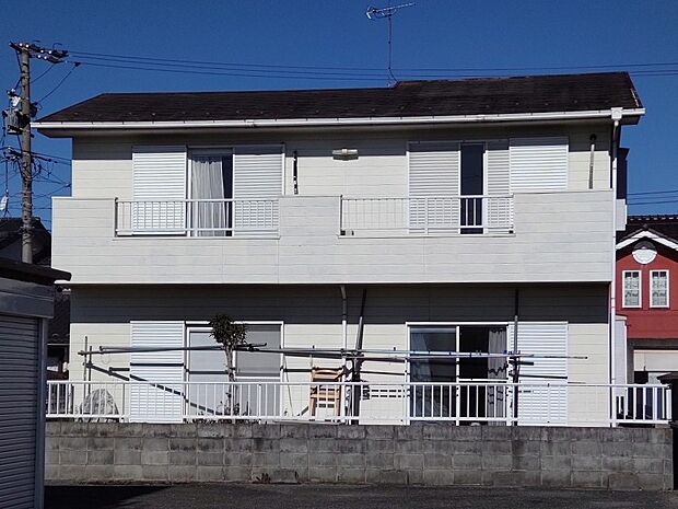 【リフォーム中】南側から撮影した建物写真です。外壁、屋根は塗装を行います。