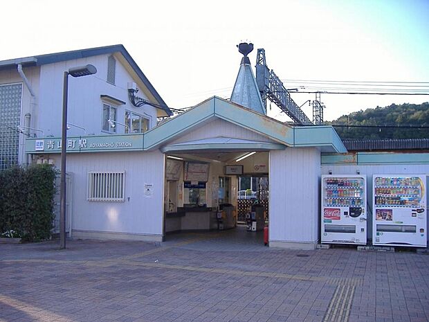 近鉄大阪線「青山町駅」まで2.7ｋｍ車で約7分です。