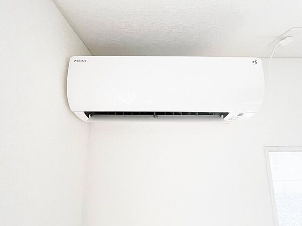 【リフォーム済】LDKに新品のエアコンを1台設置しました。入居後すぐに快適に生活できますよ。