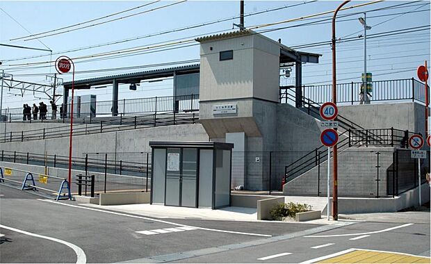 「近江鉄道本線　彦根芹川駅」まで約1km、徒歩約12分です。