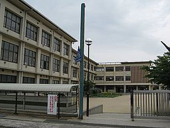 「彦根市立佐和山小学校」まで1200ｍ、徒歩約15分です。