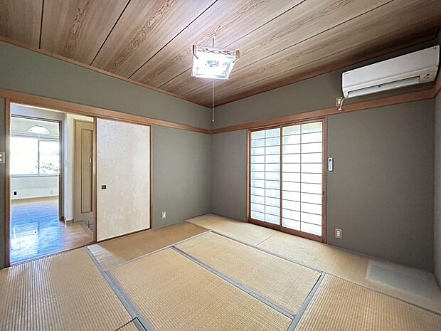 【リフォーム中】1階和室写真。畳は表替え、壁はクロス張替を行います。