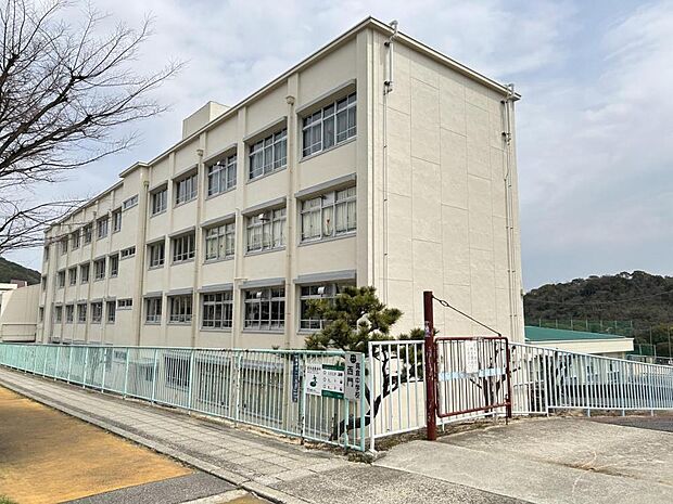 【近隣写真】高倉中学校まで1900ｍ、徒歩約24分です。