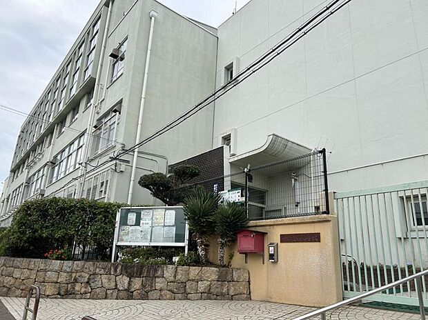 【周辺環境】神戸市立霞ヶ丘小学校まで約230ｍ、徒歩約3分です。