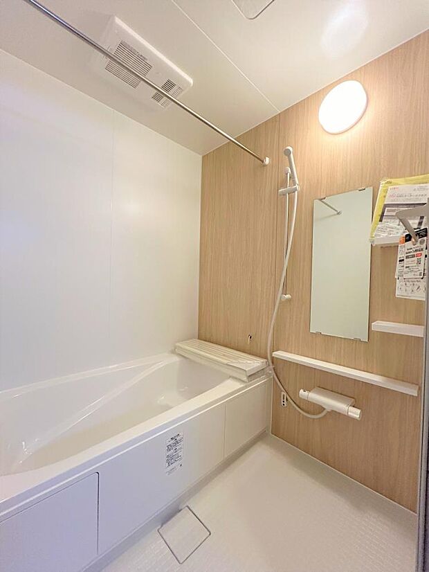 【リフォーム後】浴室の写真です。新品のユニットバスに変更しました。サイズは1坪サイズです。