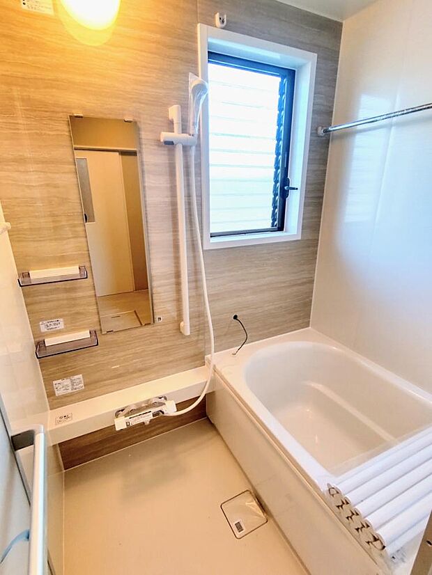 【リフォーム済写真】浴室はハウステック製の新品のユニットバスに交換します。1日の疲れをゆっくり癒すことができますよ。