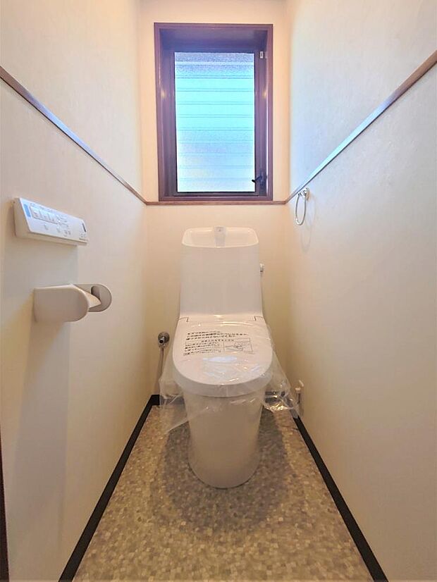 【リフォーム後トイレ】1階トイレの写真です。新品に交換しました。