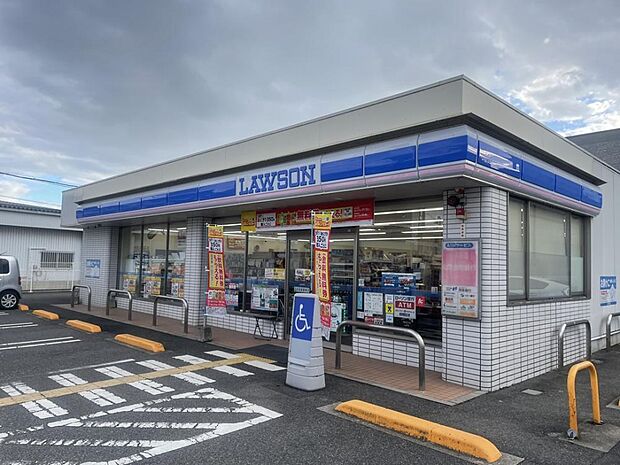 【周辺環境】ローソン米子西福原店まで400ｍ（徒歩5分）　車が無い時に歩いていける距離でお買い物できるのは嬉しいですね。 