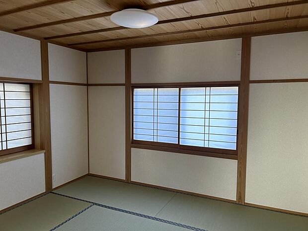 【リフォーム中】2階続きの和洋室です。和室は畳表替え、壁のクロスを貼り替え予定です。
