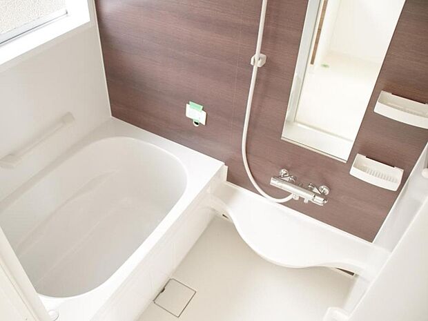 【同仕様写真】浴室はハウステック製のユニットバスに交換します。