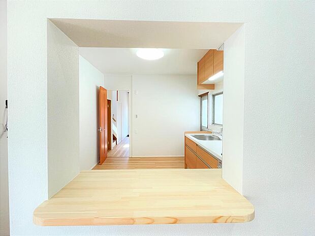【リフォーム済写真】キッチンに小窓を造作しました。