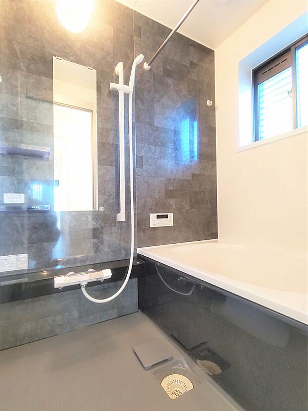 【リフォーム済】浴室はハウステック製の0.75坪サイズの新品のユニットバスに交換いたしました。