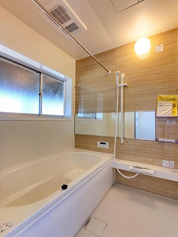 【リフォーム済】浴室はハウステック製の新品のユニットバスに交換いたしました。1坪サイズでしっかりと体の芯から温まることができます。