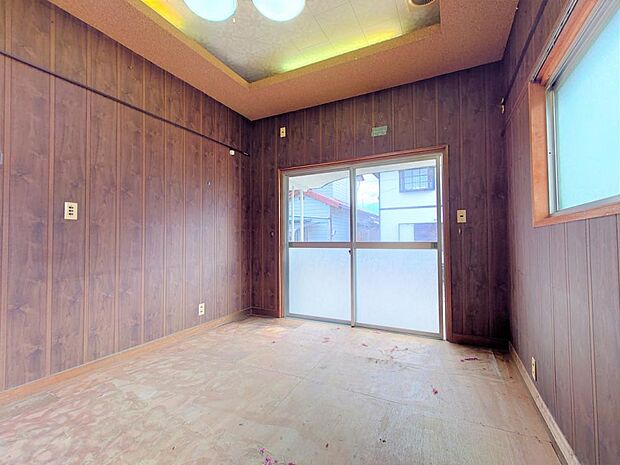 【リフォーム中】玄関横洋室は床はフローリング、壁・天井はクロスで仕上げる予定です。玄関横のお部屋ですので来客用にも適しています。