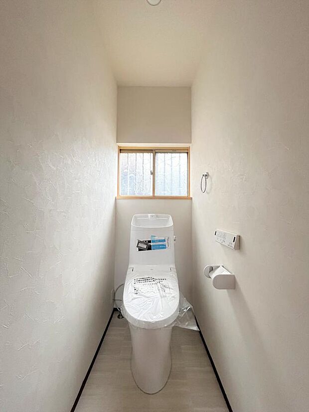 【リフォーム済】トイレは広さを拡張し、LIXIL製のものに新品交換しました。直接肌に触れるものですので、新品だと安心ですね。