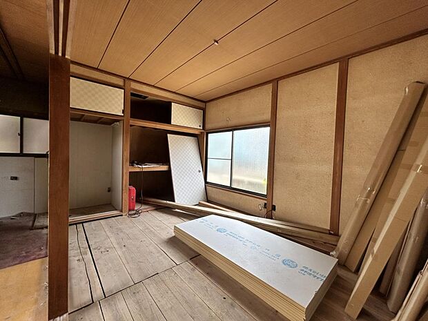 【リフォーム中】南西側の1階6帖和室は畳の新品交換、ふすまの張替え等を行う予定です。